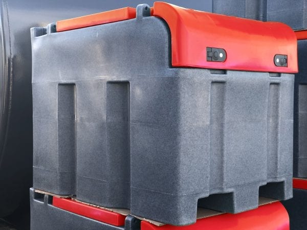 Photo of stacked Fuelchief Fortis Ute Tank with Red Lid